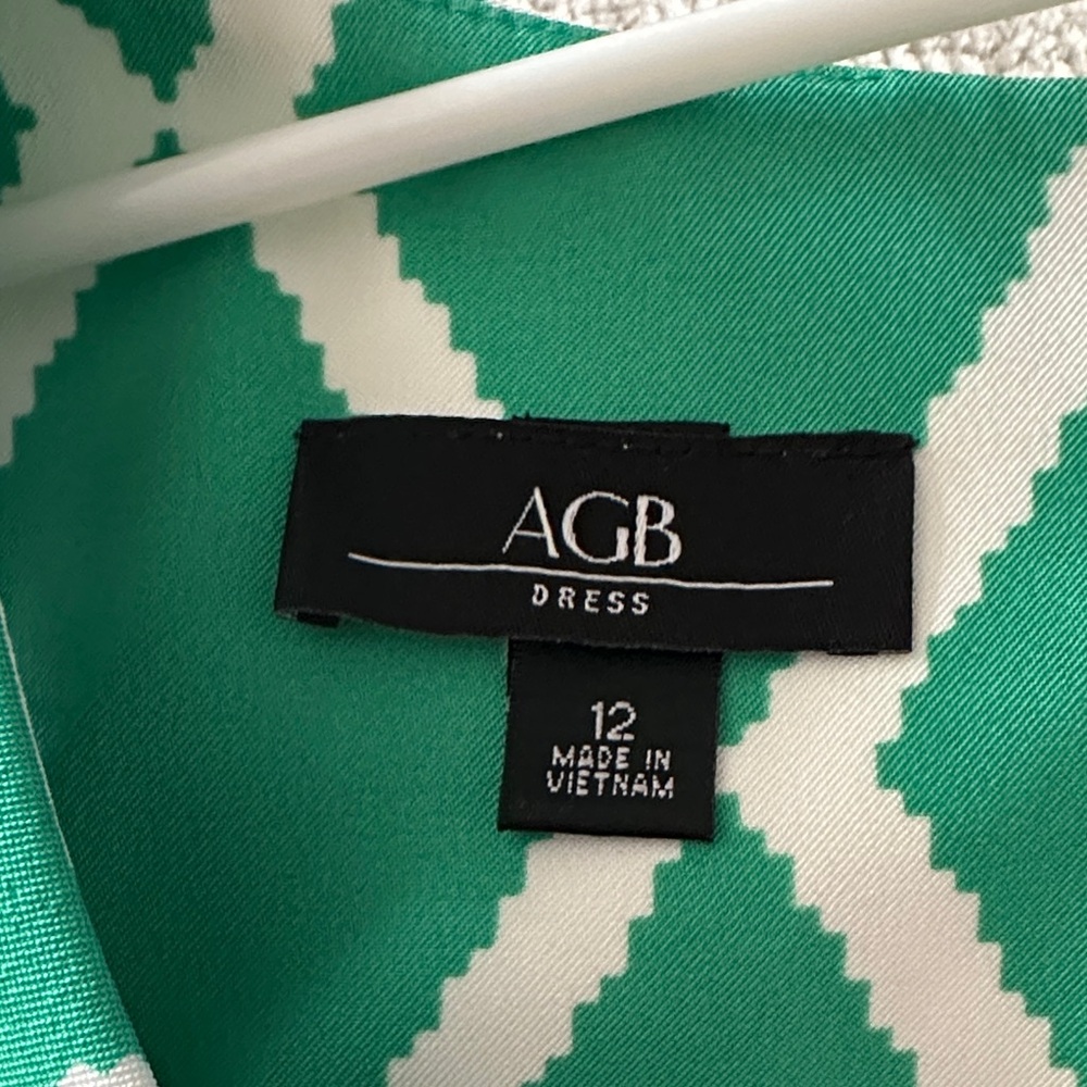AGB Green and White Geometric Midi Dress - Picture 2 of 4
